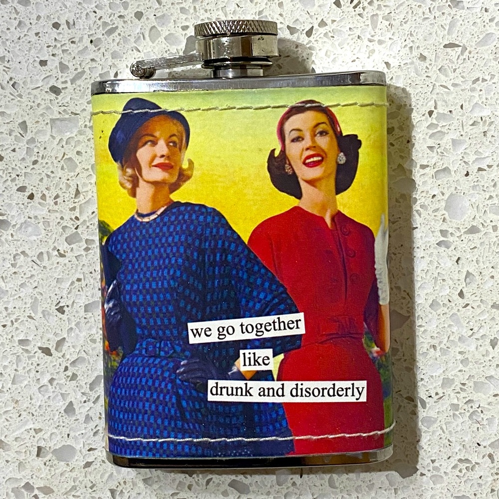 ✨2/$20✨4oz Hip Flask 🥃